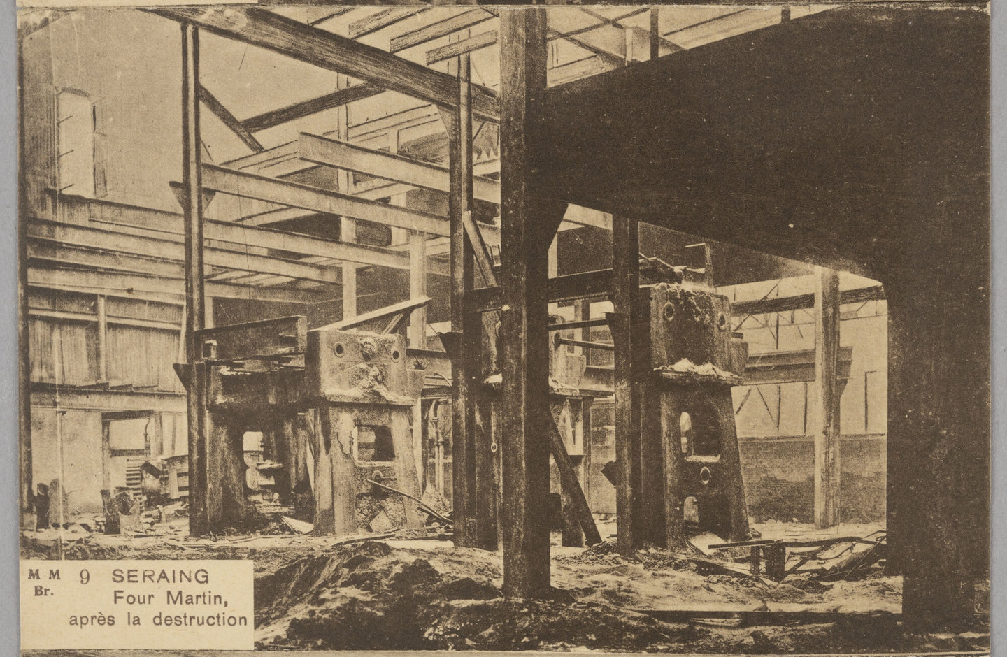 Zicht op de Martinoven van staalfabriek Cockerill in Seraing na de vernietiging in de Eerste Wereldoorlog