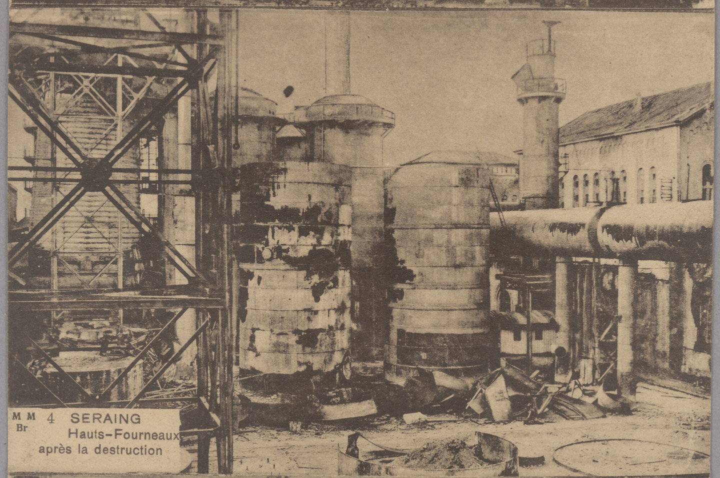 Zicht op de hoogovens van staalfabriek Cockerill in Seraing na de vernietiging in de Eerste Wereldoorlog