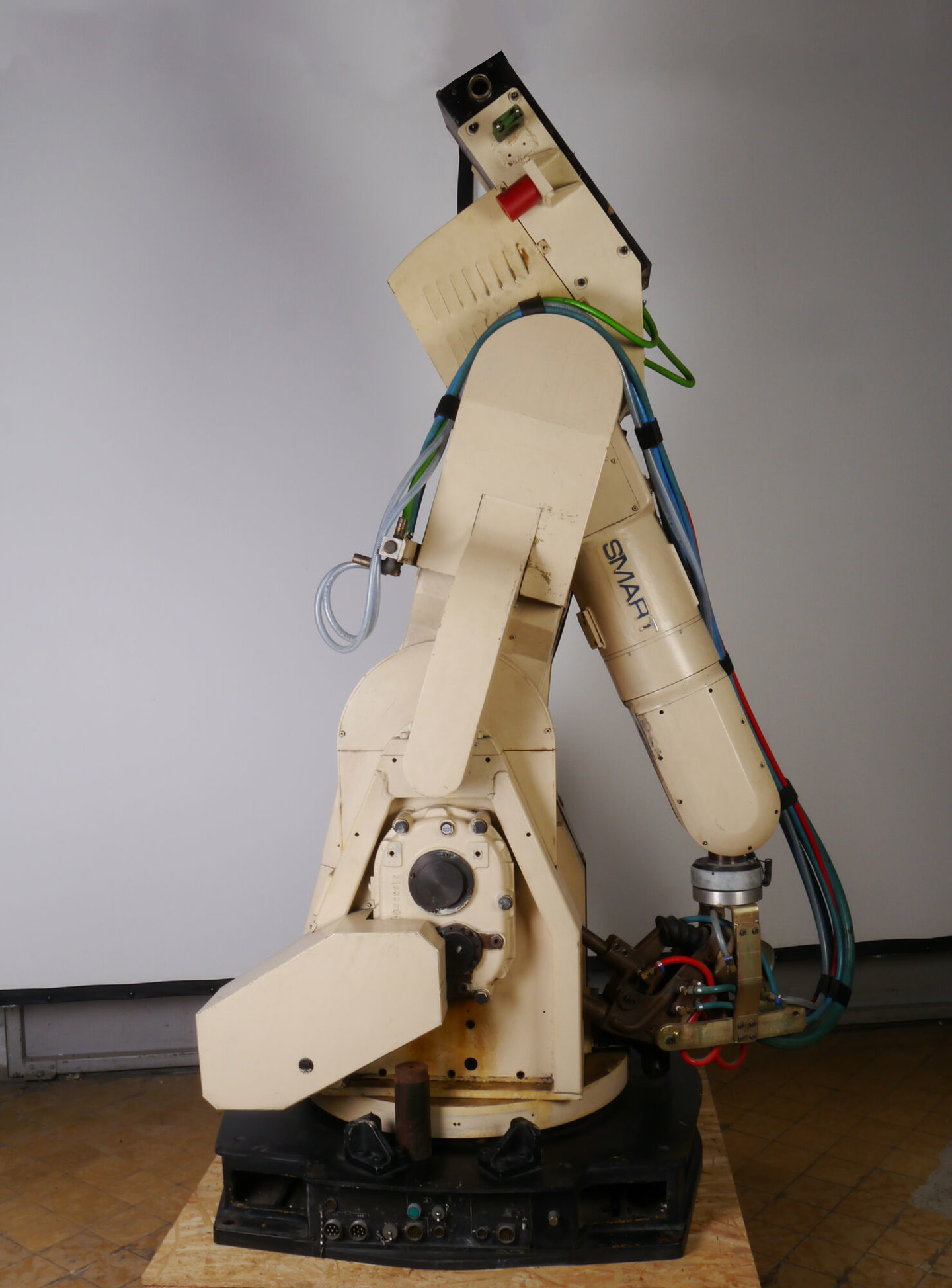 Industriële lasrobot van het merk Comau gebruikt bij Volvo in Gent