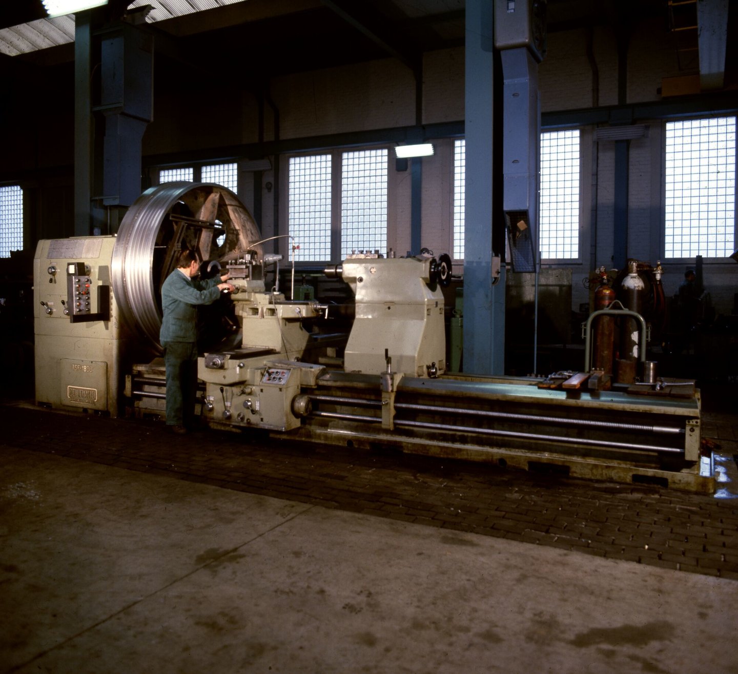 Draaibank in machinewerkplaats van Gentse Metaalwerken in Gent