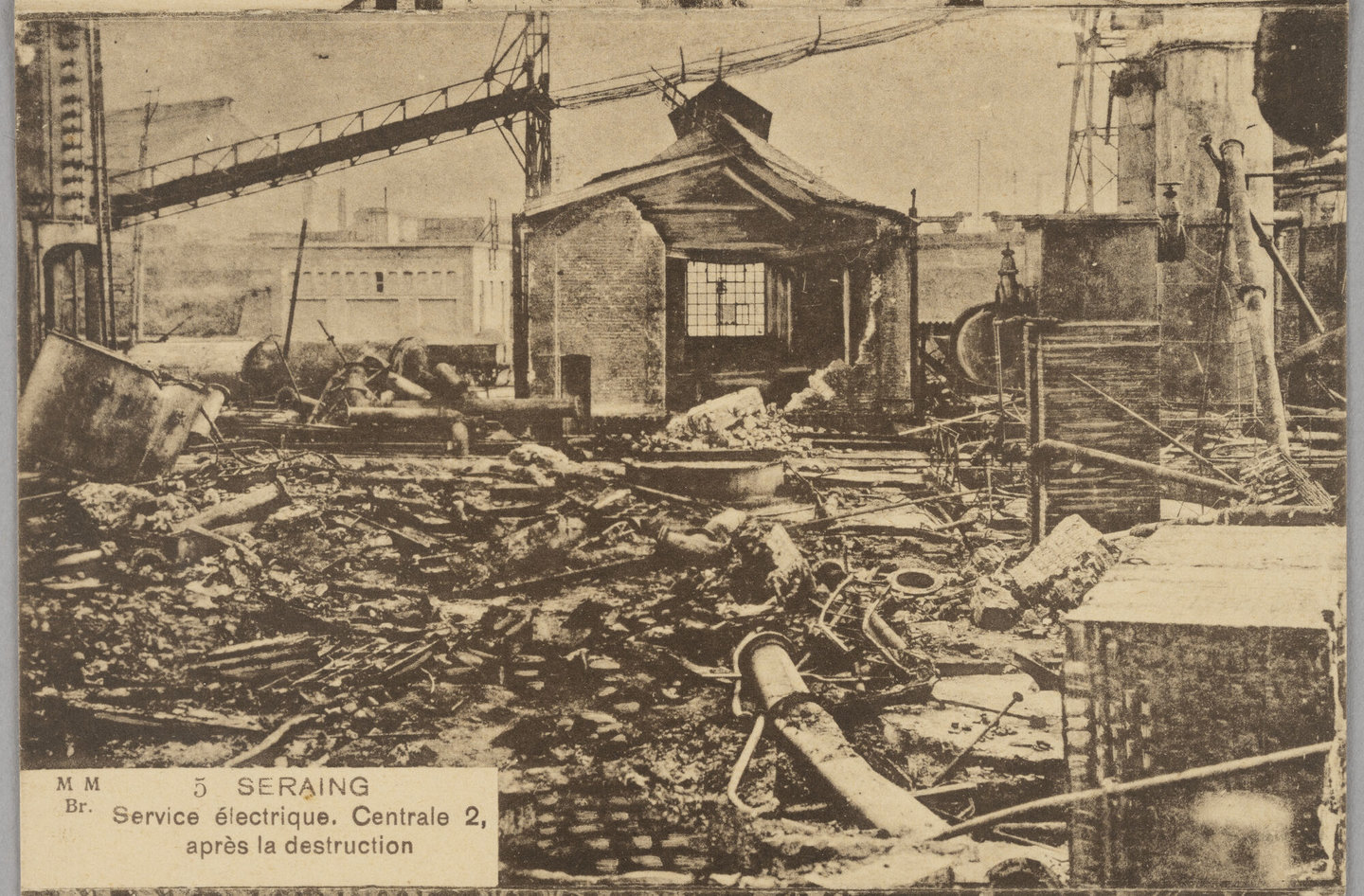 Zicht op de elektriciteitscentrale van staalfabriek Cockerill in Seraing na de vernietiging in de Eerste Wereldoorlog