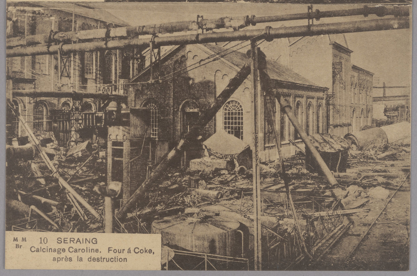 Zicht op een cokesoven van staalfabriek Cockerill in Seraing na de vernietiging in de Eerste Wereldoorlog
