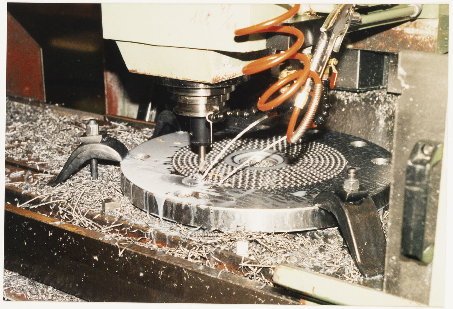 Detail van CNC freesmachine in machinewerkplaats van Lentz in Gent