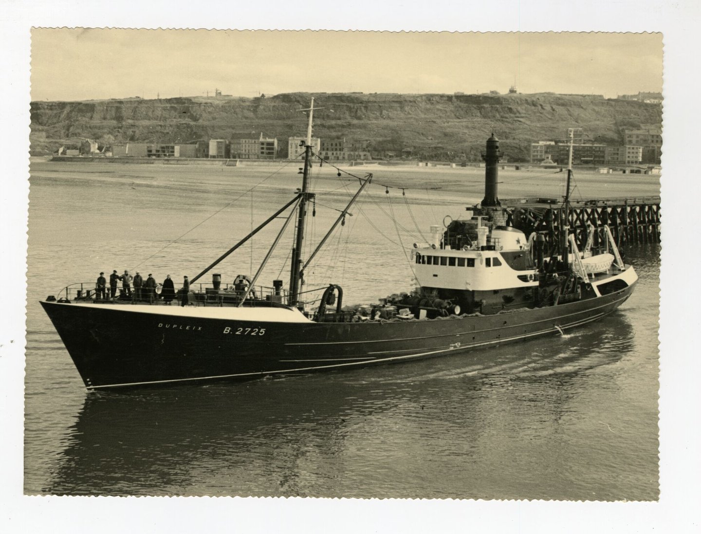 Vissersboot B.2725 Dupleix tijdens de vaart