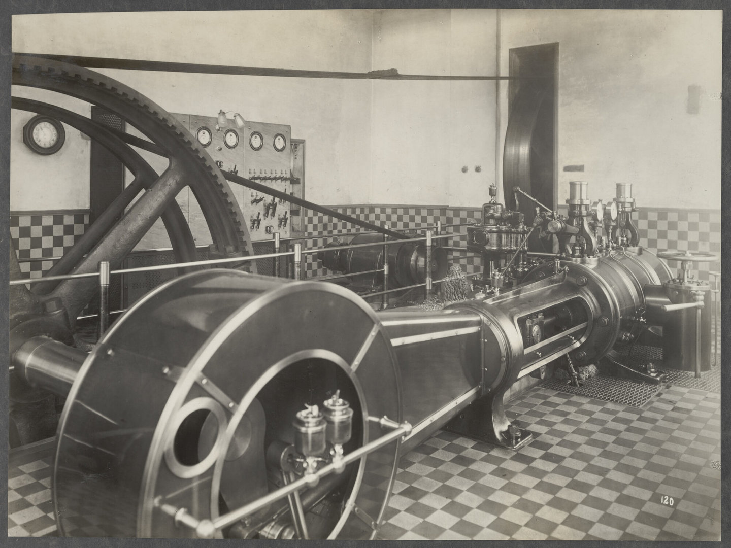 Machinezaal met stoommachine van de bedrijf Beaumont in Gent