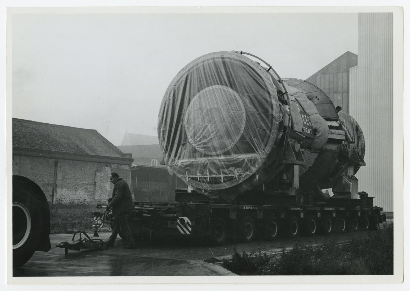 Transport van gasturbine geproduceerd door machinebouwer ACEC-Westinghouse in Gent