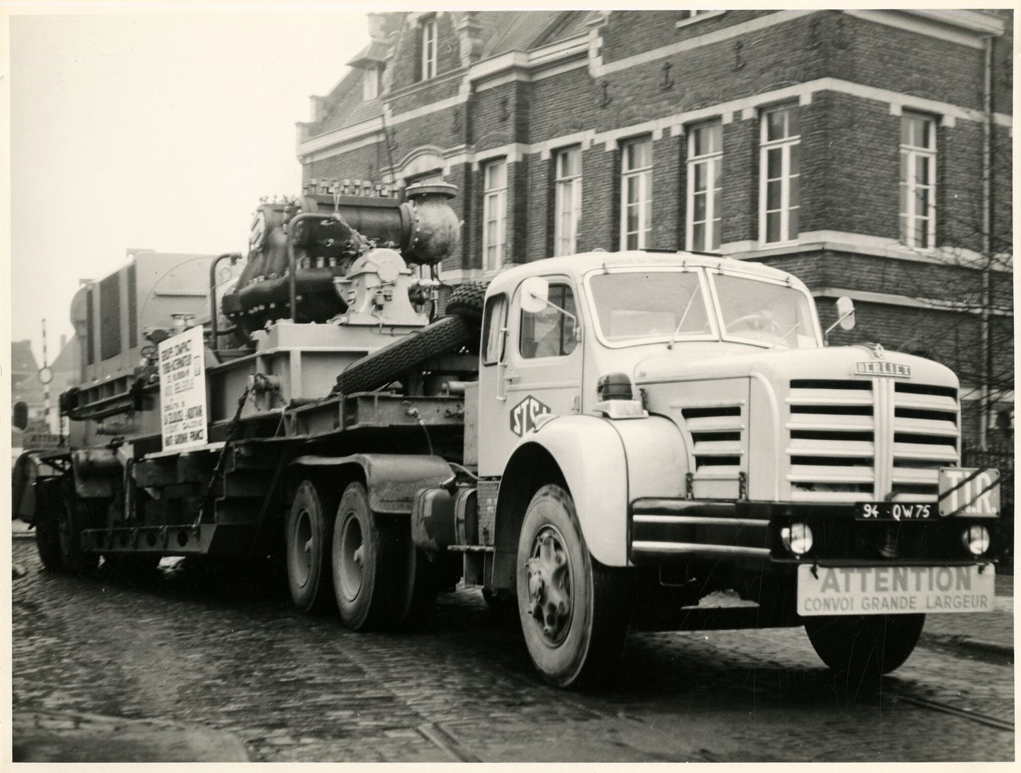 Transport van turbogenerator geproduceerd door ACEC in Gent