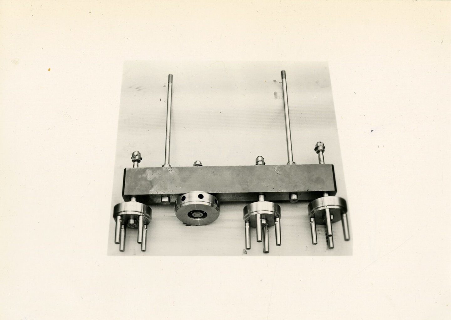 Publicatiebeeld met detail van machineonderdelen voor een turbogenerator geproduceerd door ACEC in Gent