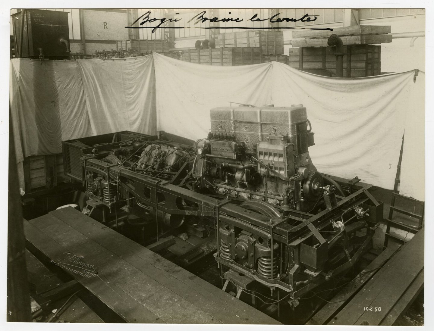 Assemblage van dieselelektrische locomotief in een montagehal van machinebouwer SEM-Carels in Gent