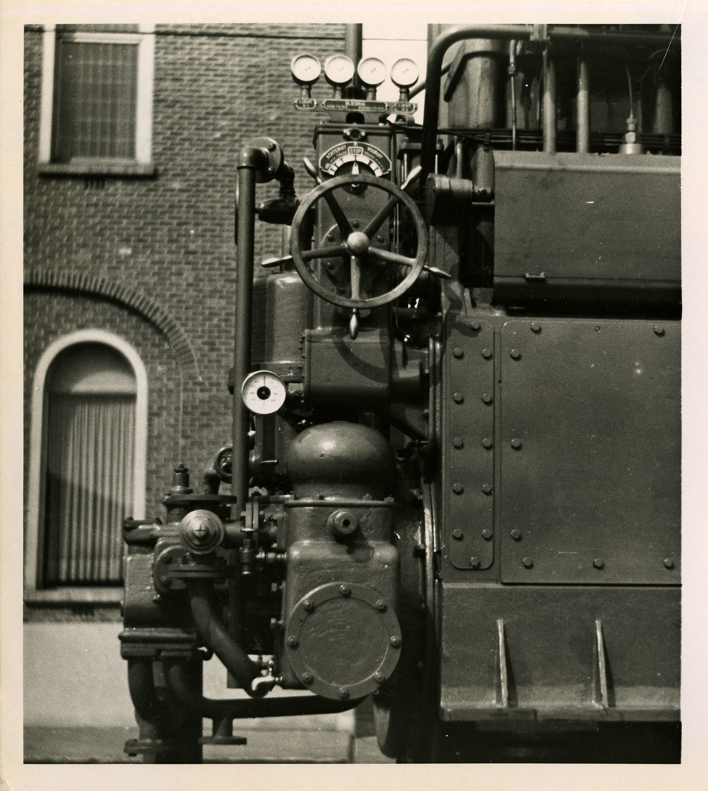 Detail afgewerkte scheepsdiesel geproduceerd door machinebouwer SEM-Carels in Gent