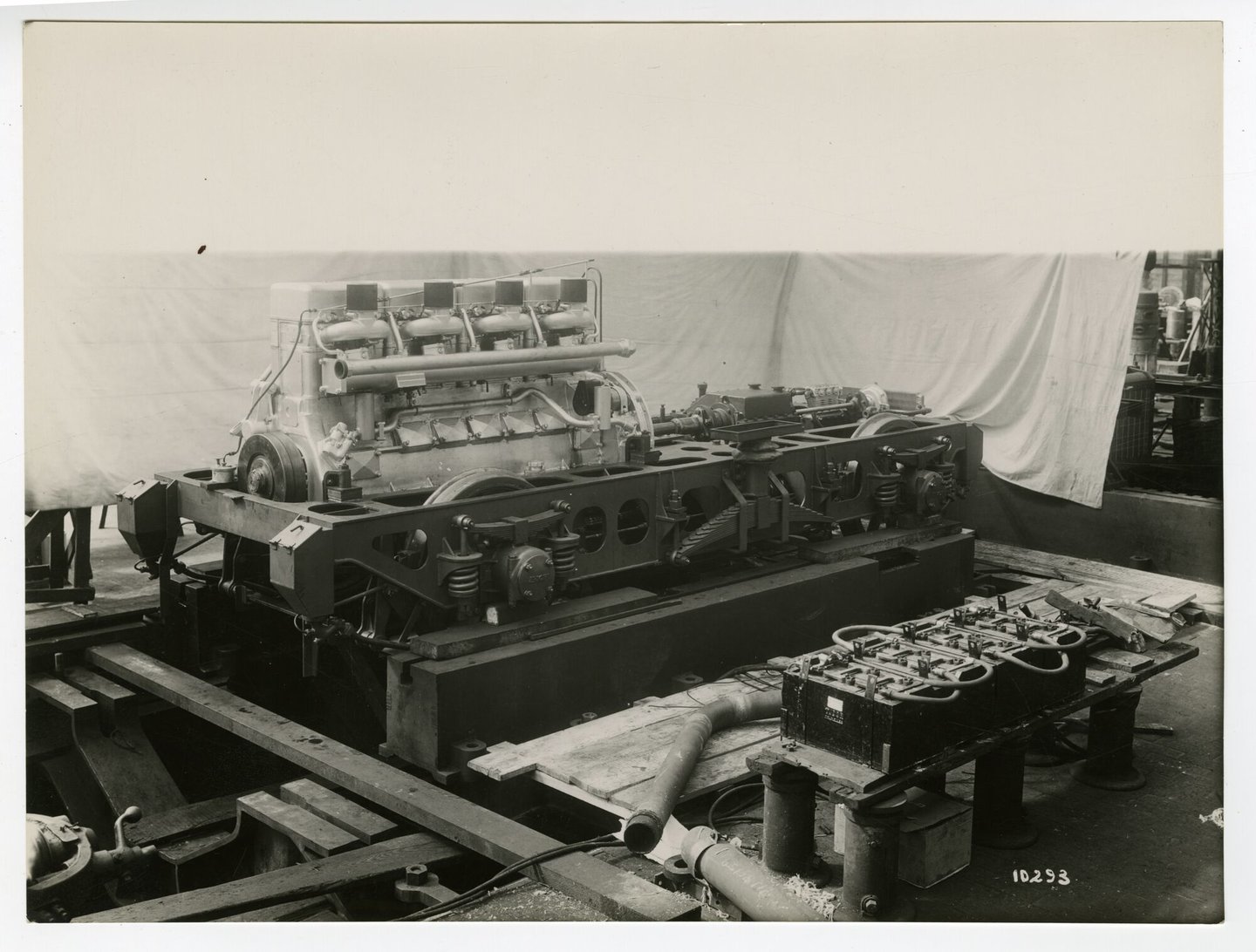 Assemblage van dieselelektrische locomotief in een montagehal van machinebouwer SEM-Carels in Gent