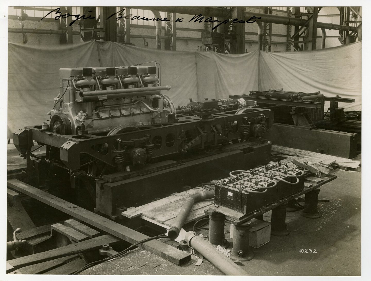 Assemblage van dieselelektrische locomotief in een montagehal van machinebouwer SEM-Carels in Gent