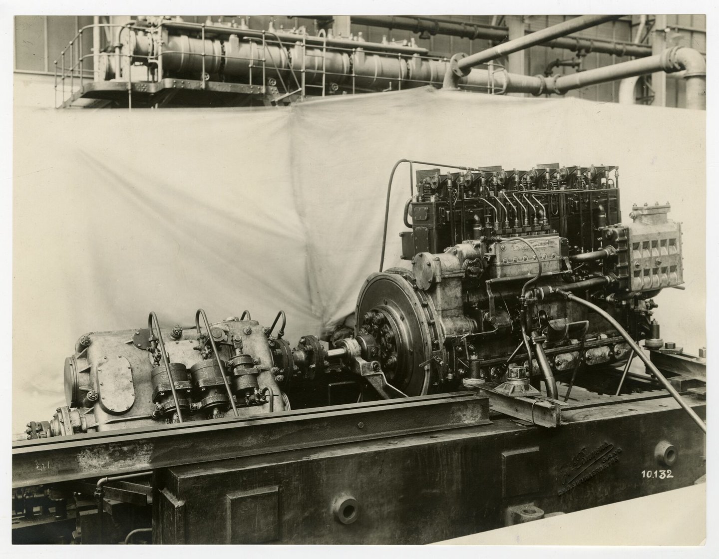 Assemblage van dieselelektrische locomotief in een montagehal van machinebouwer SEM-Carels in Gent