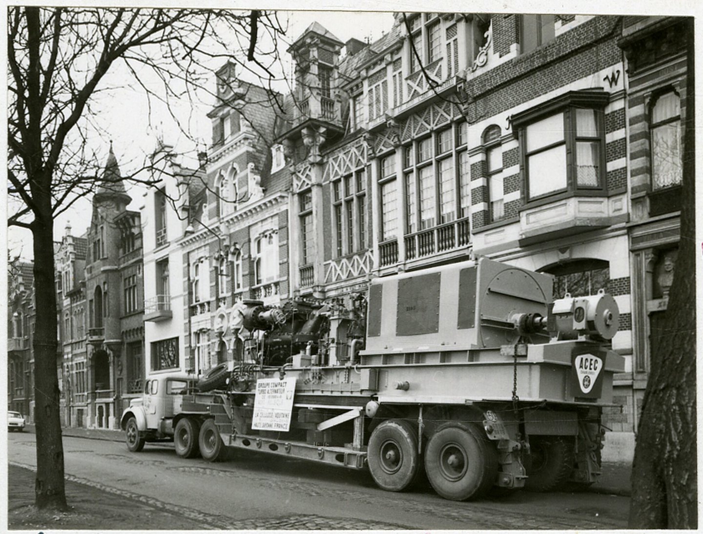 Transport van turbogenerator geproduceerd door ACEC in Gent