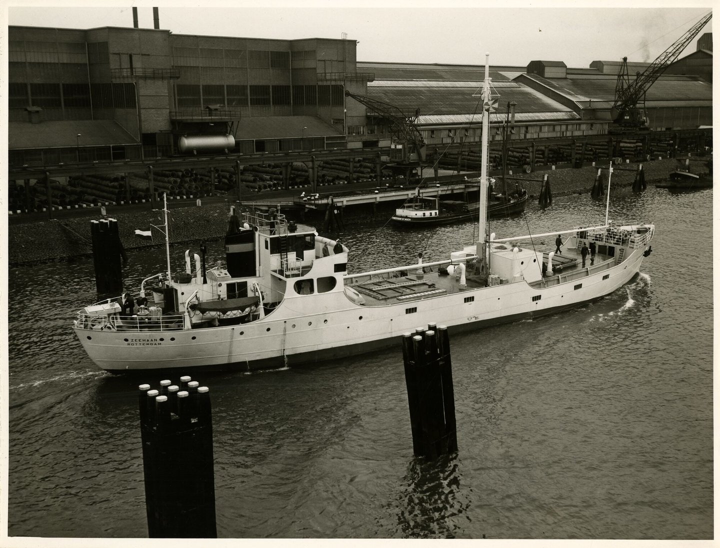 Vrachtschip Zeehaan in een havendok