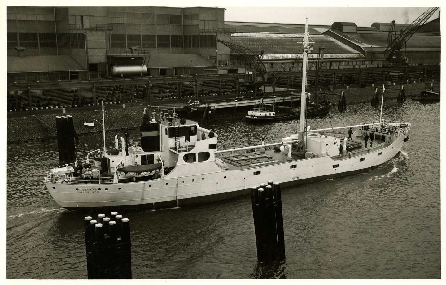 Vrachtschip Zeehaan in een havendok