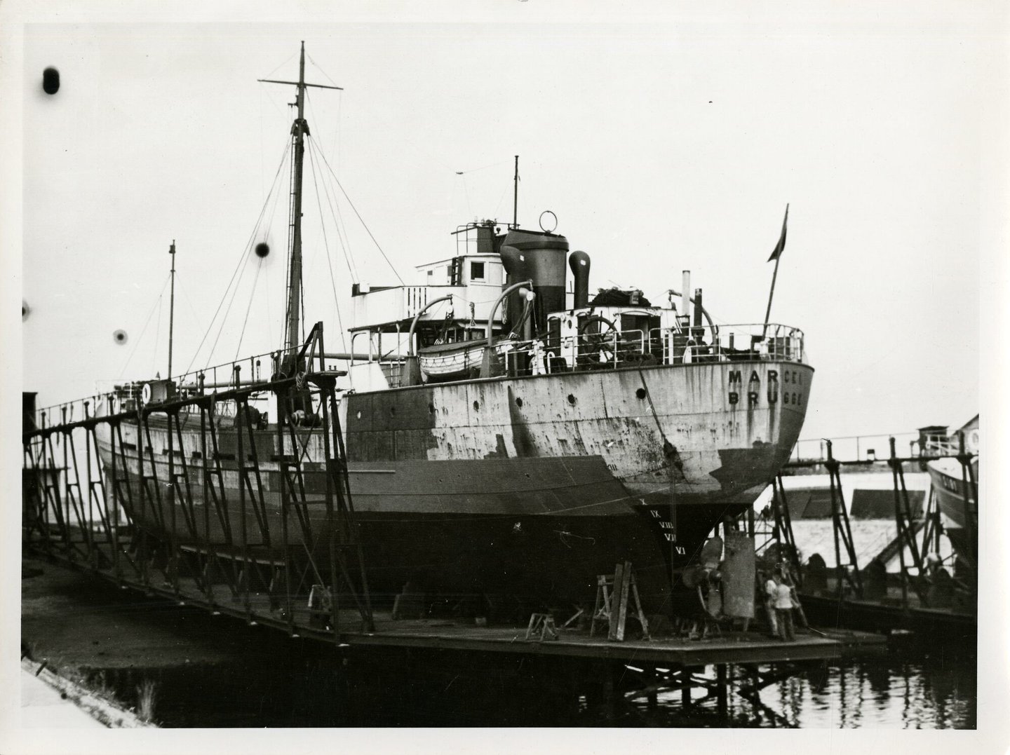 Vrachtschip Marcel op stapel in Oostende