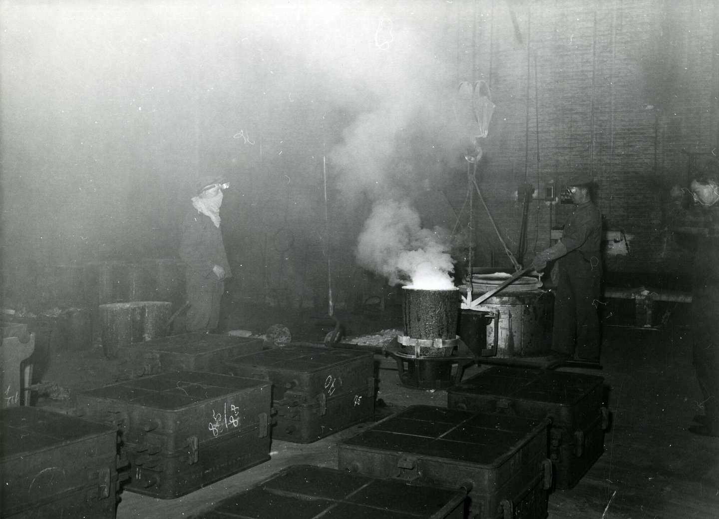 Arbeiders in de metaalgieterij van machinebouwer SEM-Carels in Gent