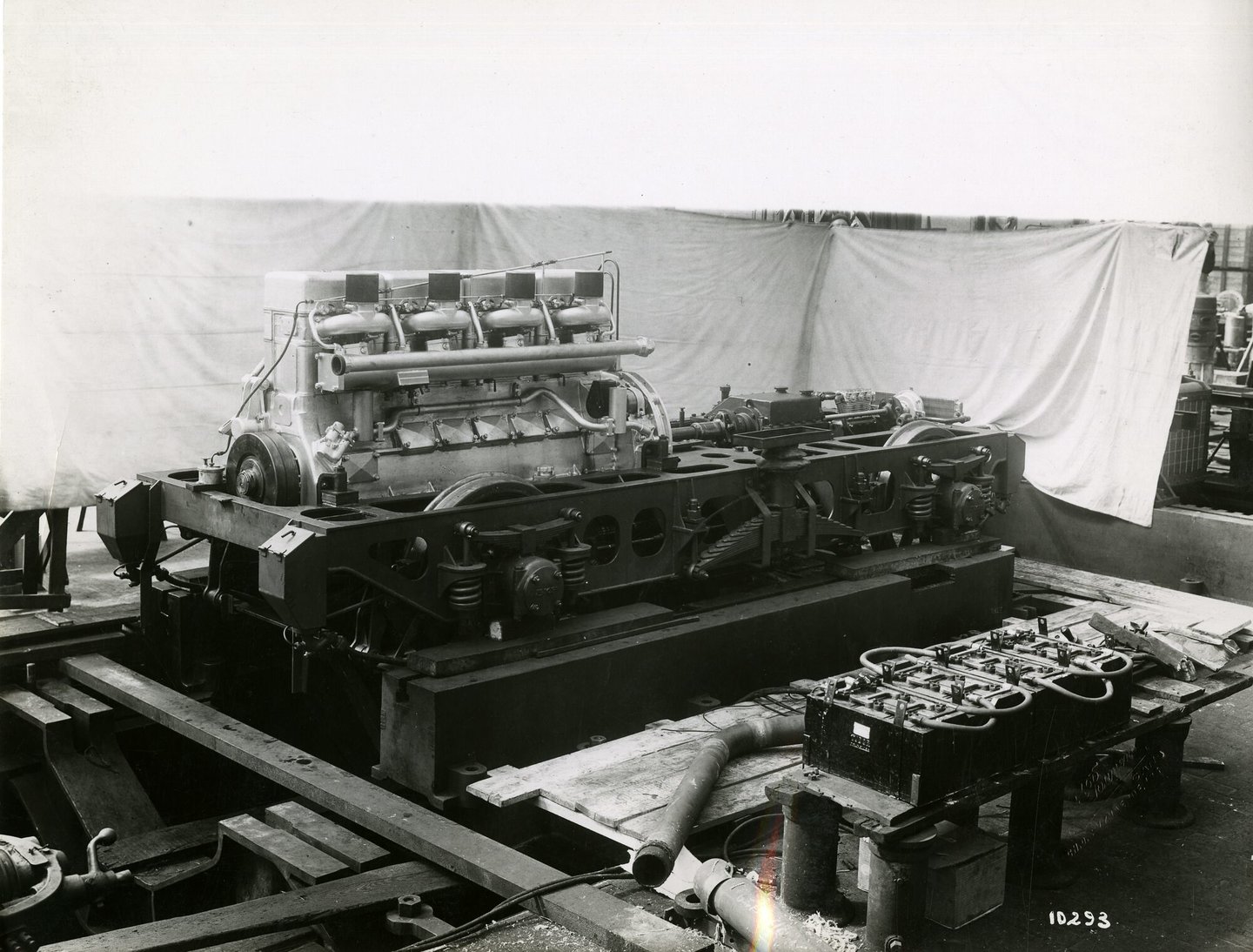 Assemblage van dieselelektrische locomotief in een montagehal van machinebouwer SEM-Carels in Gent