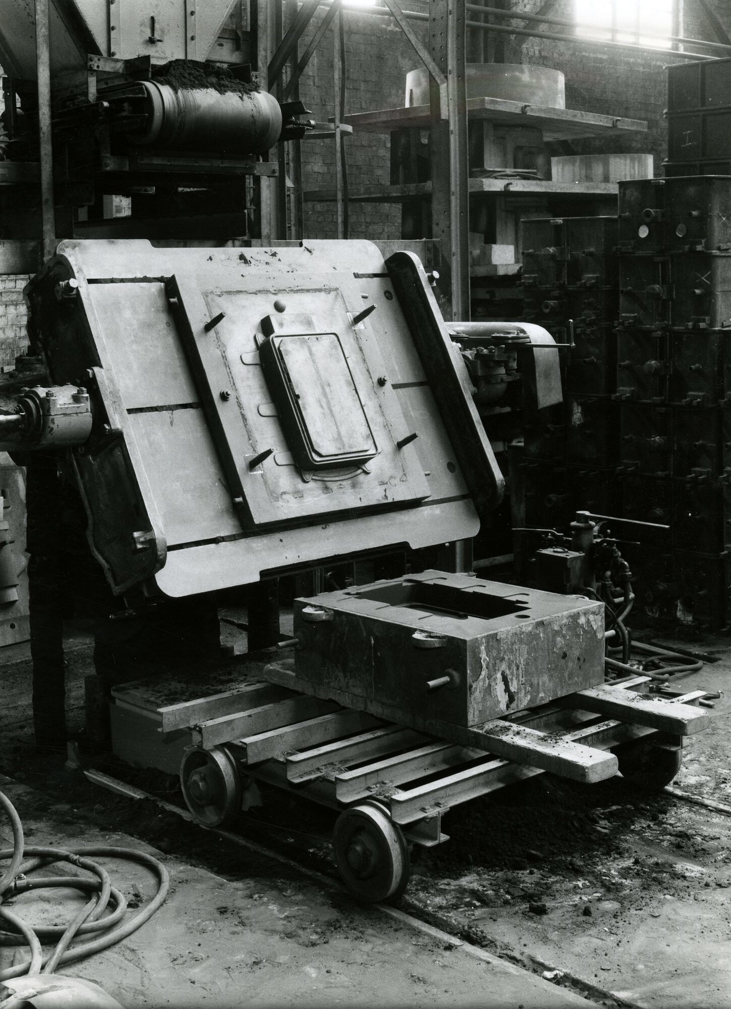 Zandvormmachine in metaalgieterij van machinebouwer SEM-Carels in Gent