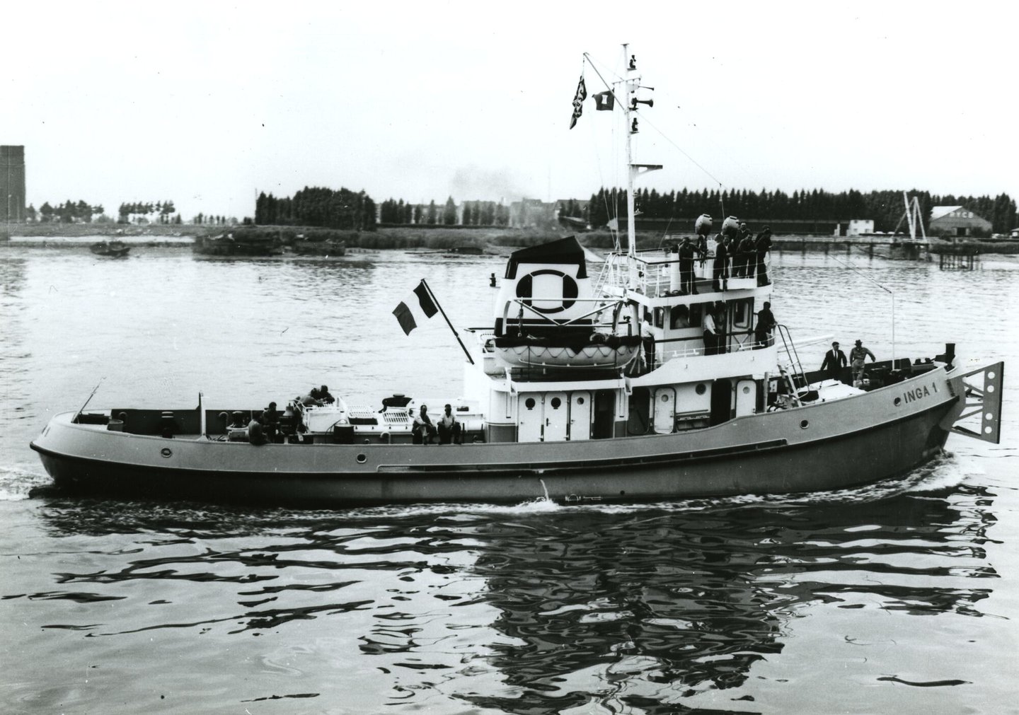 Sleepboot Inga 1 tijdens de vaart