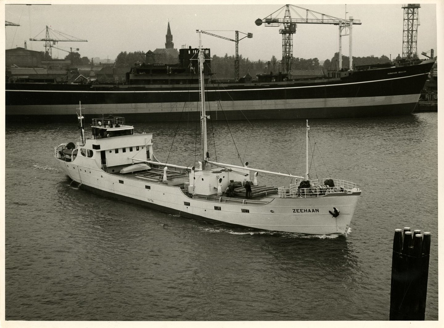 Vrachtschip Zeehaan in een havendok