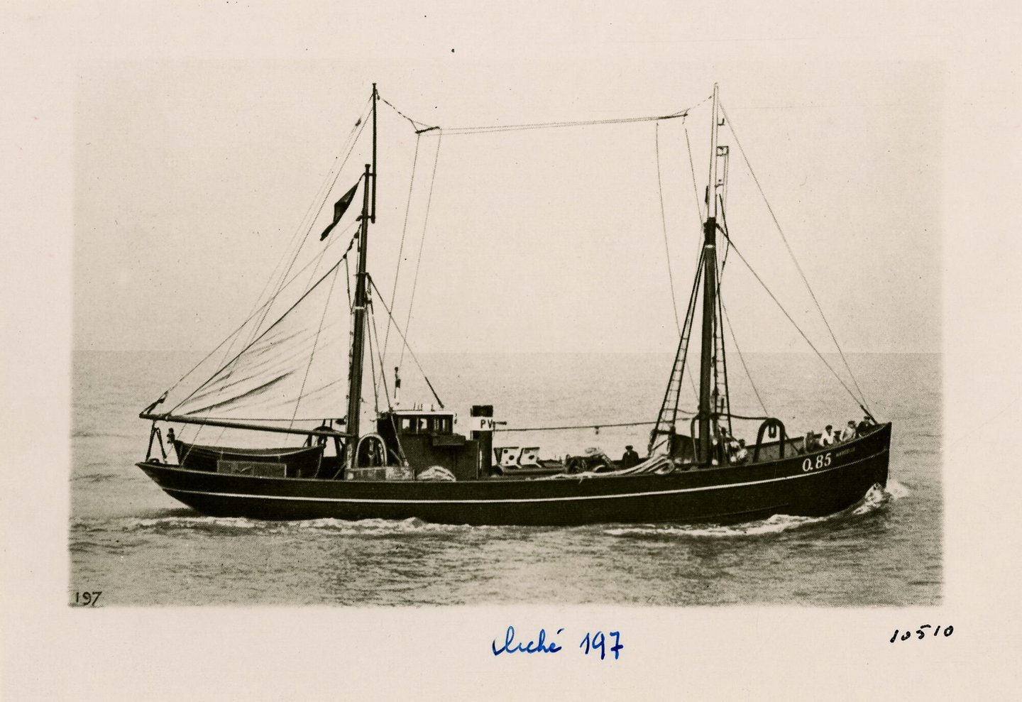 Vissersboot O.85 Pasteur tijdens de vaart