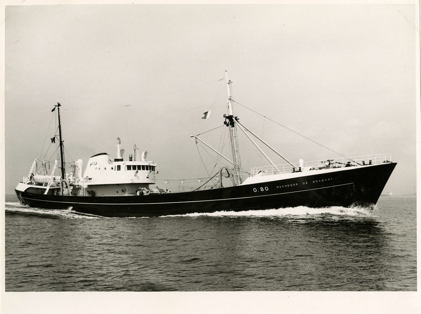 Vissersboot O.80 Duchesse de Brabant tijdens de vaart