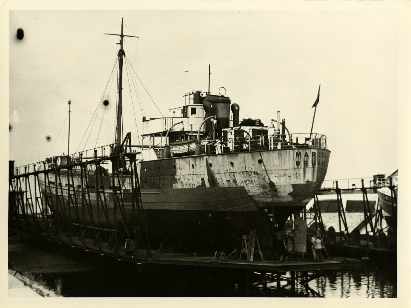 Vrachtschip Marcel op stapel in Oostende