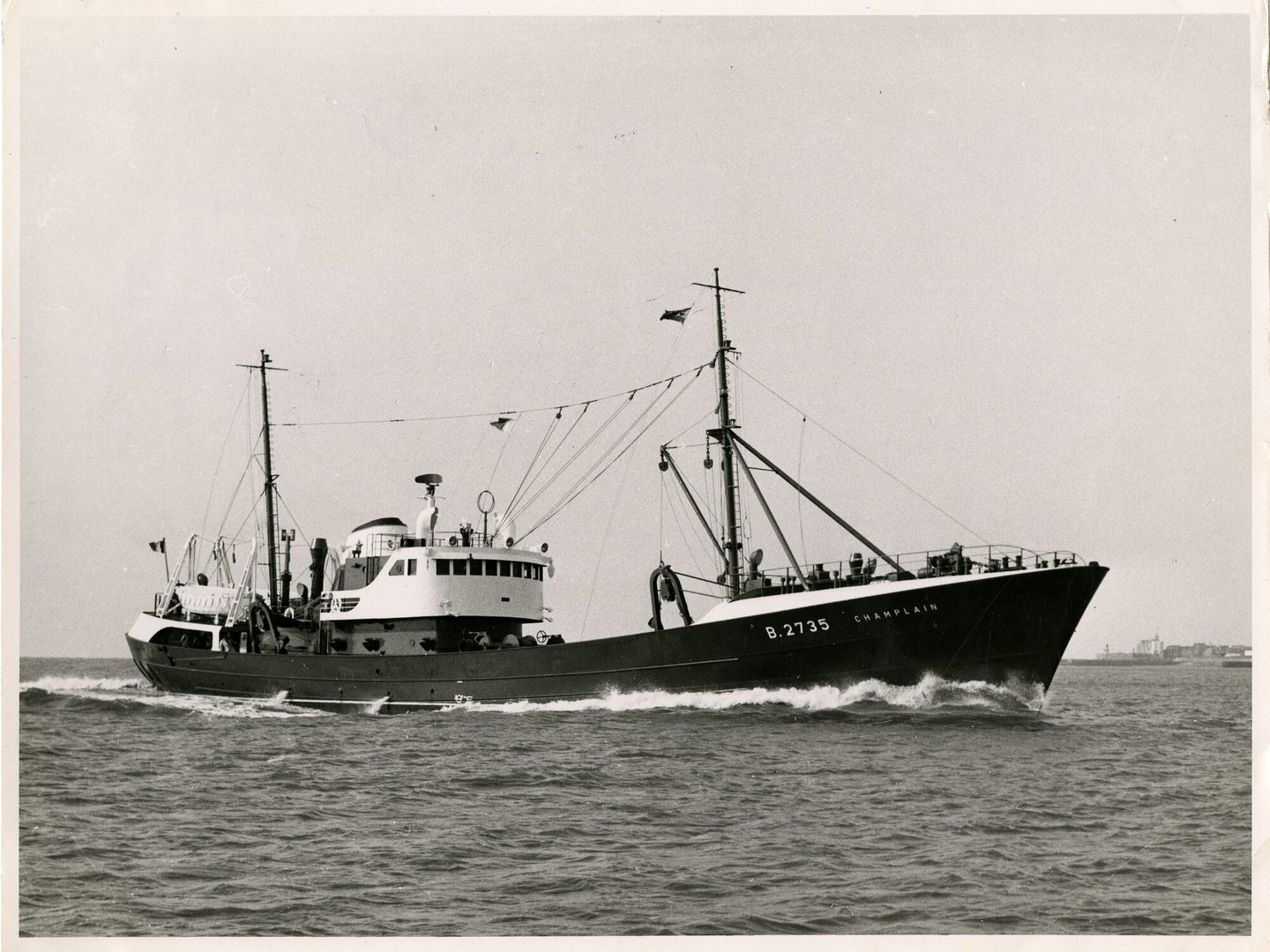 Vissersboot B.2735 Champlain tijdens de vaart