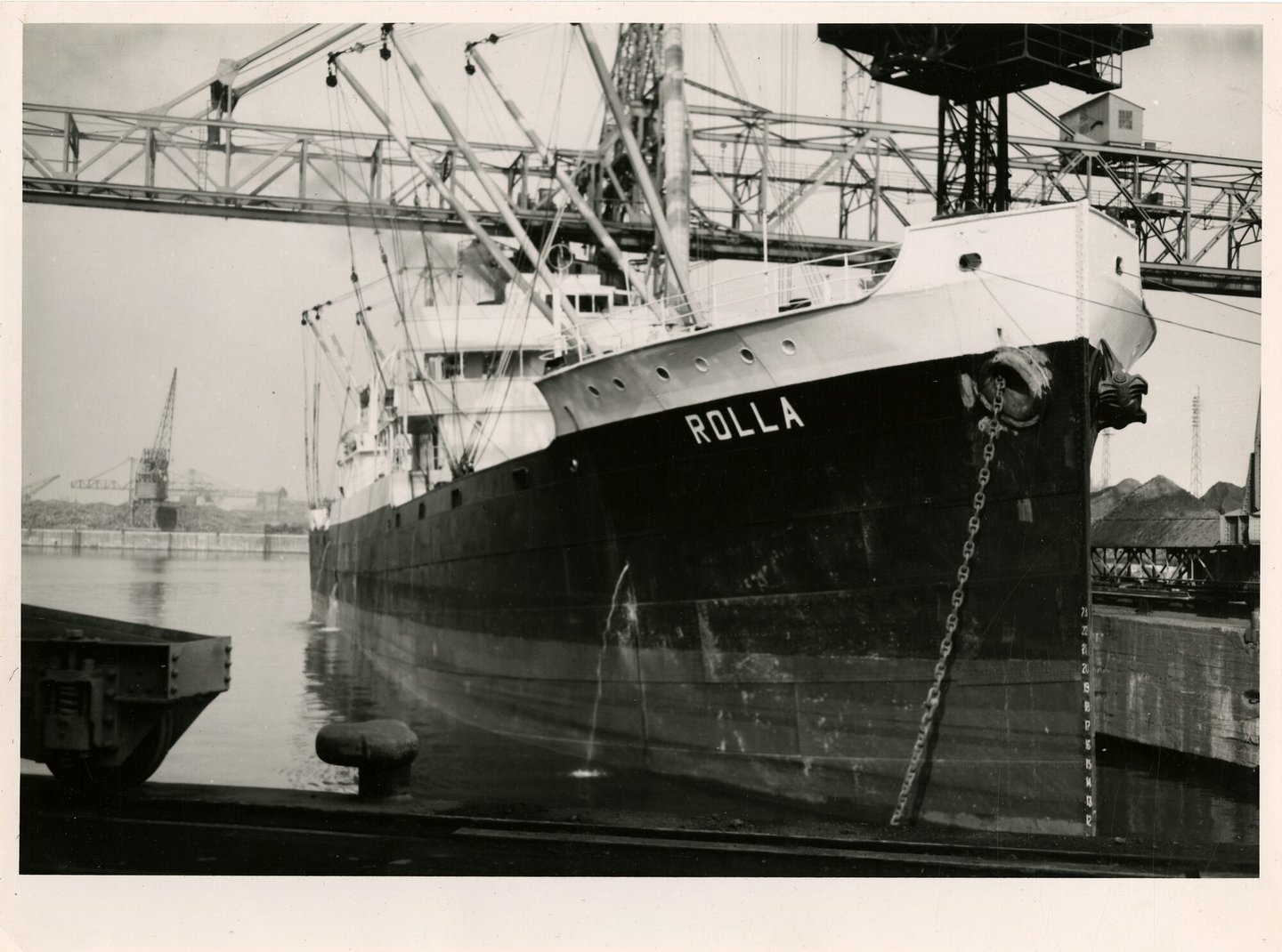 Vrachtschip de Rolla aan de kade