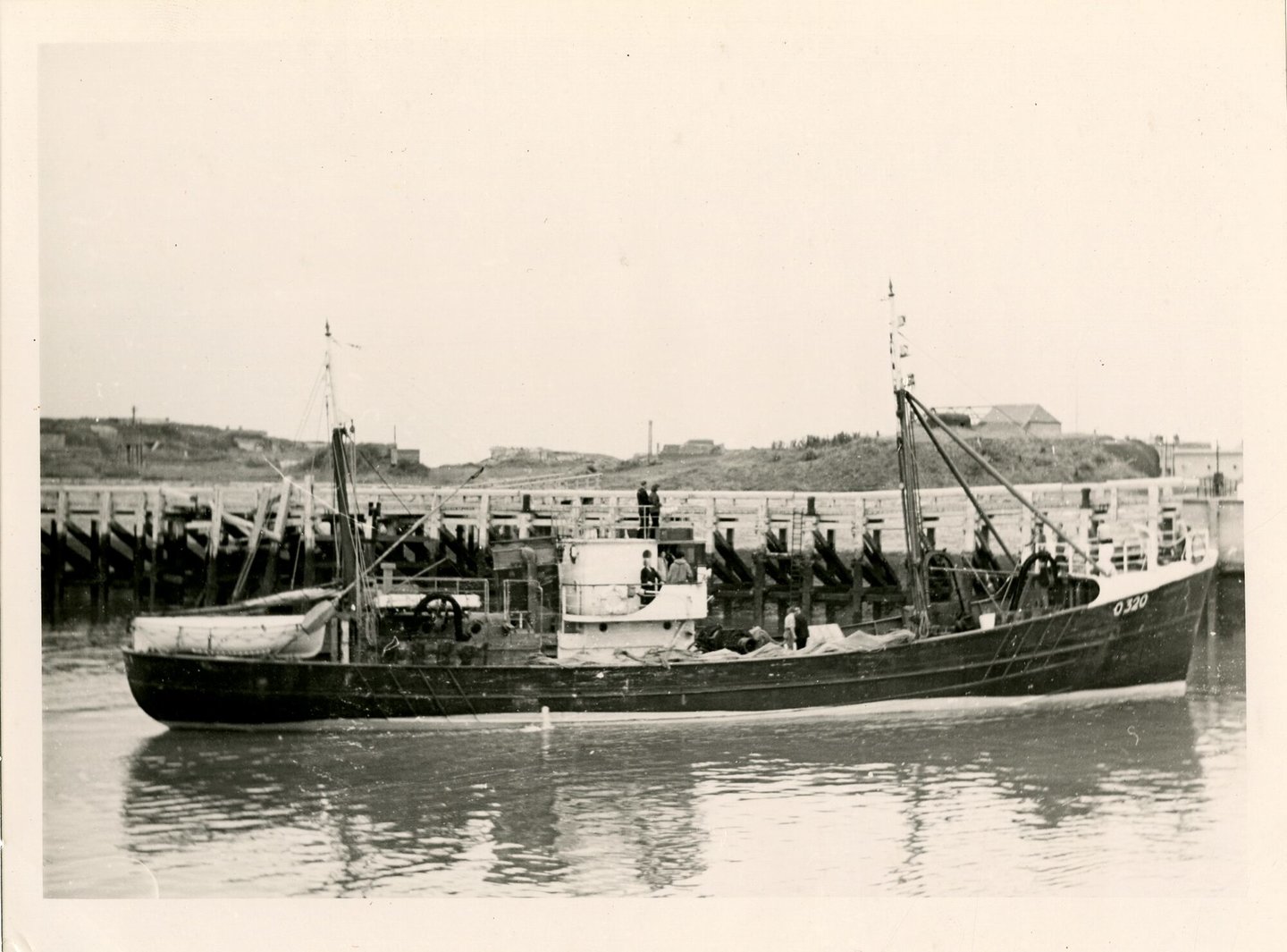 Vissersboot O.320 Noordende III tijdens de vaart