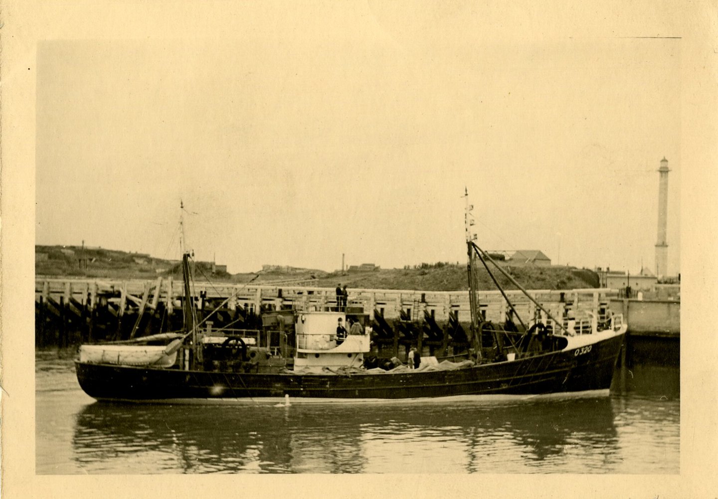 Vissersboot O.320 Noordende III tijdens de vaart