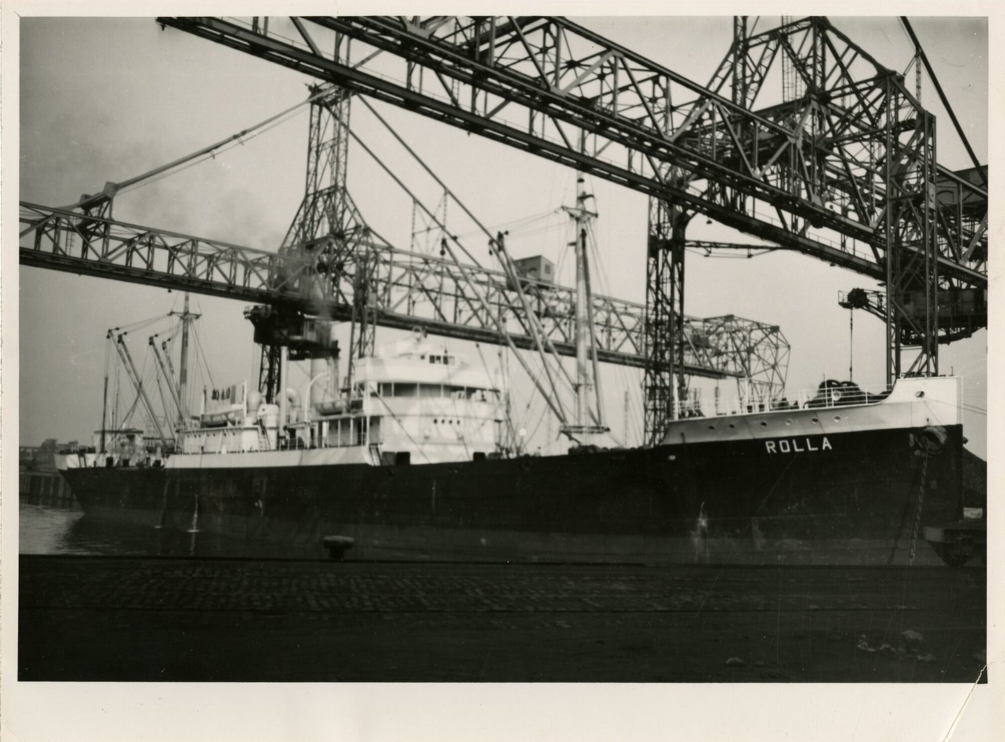 Vrachtschip de Rolla aan de kade