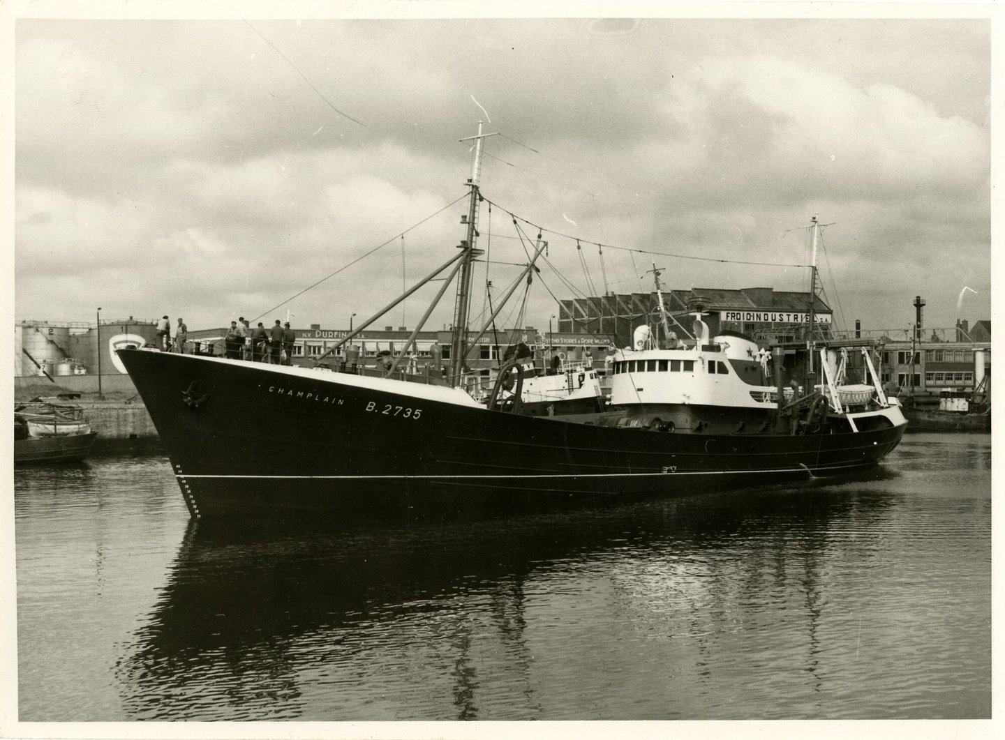 Vissersboot B.2735 Champlain in de haven