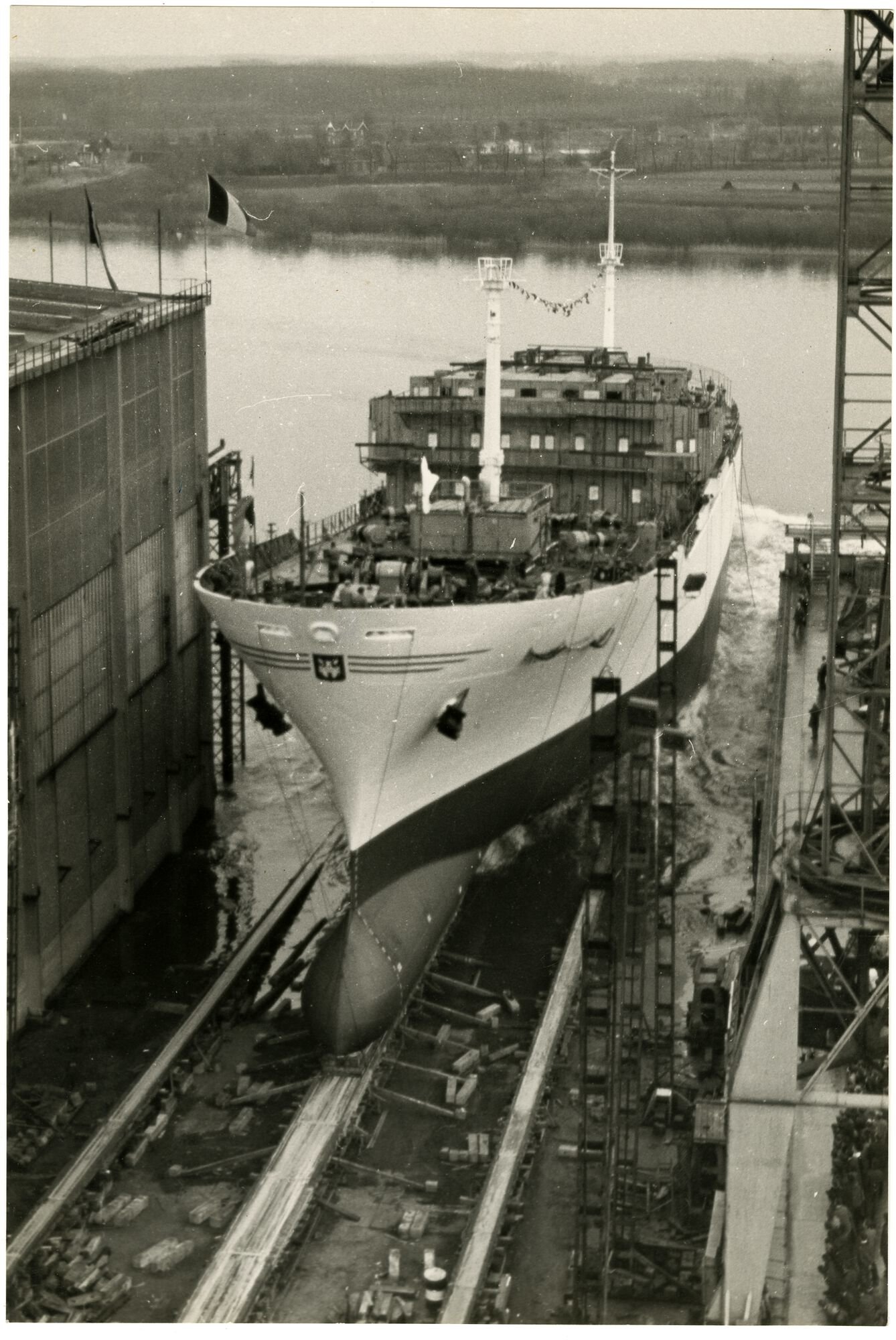 Vrachtschip Frubel America wordt te water gelaten op de Boelwerf in Temse