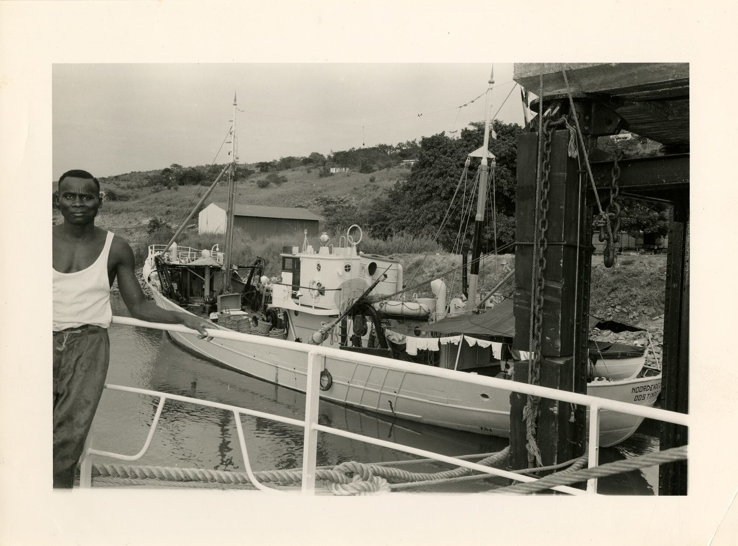 Vissersboot O.320 Noordende III in Boma (Congo)