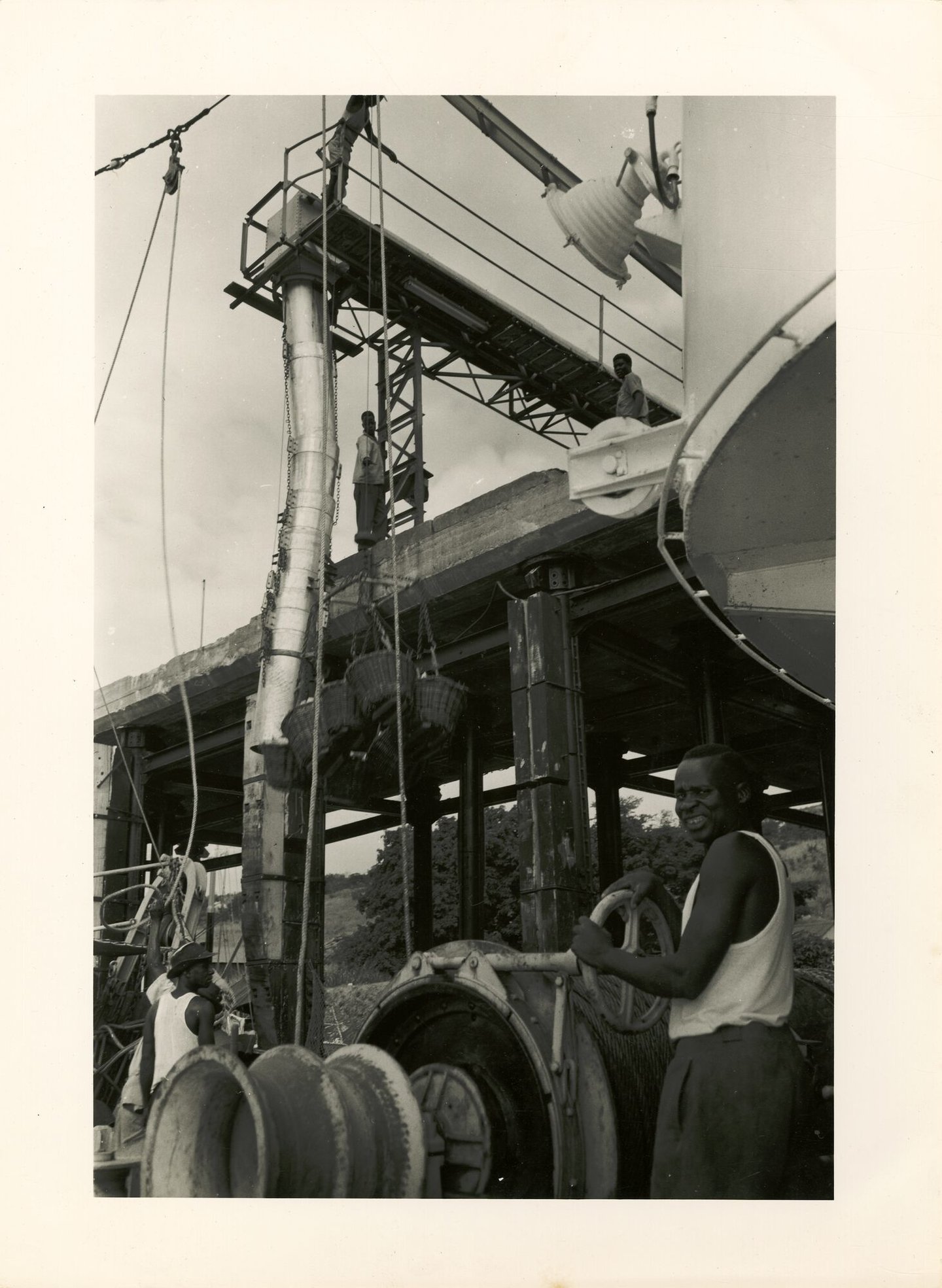 Vissersboot O.320 Noordende III in Matadi (Congo)