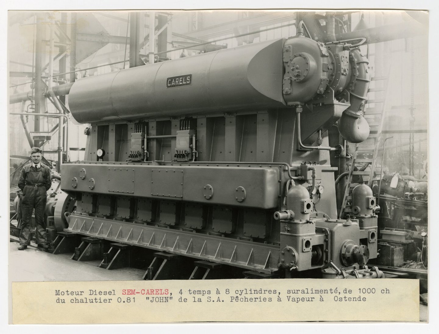 Scheepsdiesel in een montagehal van machinebouwer SEM-Carels in Gent