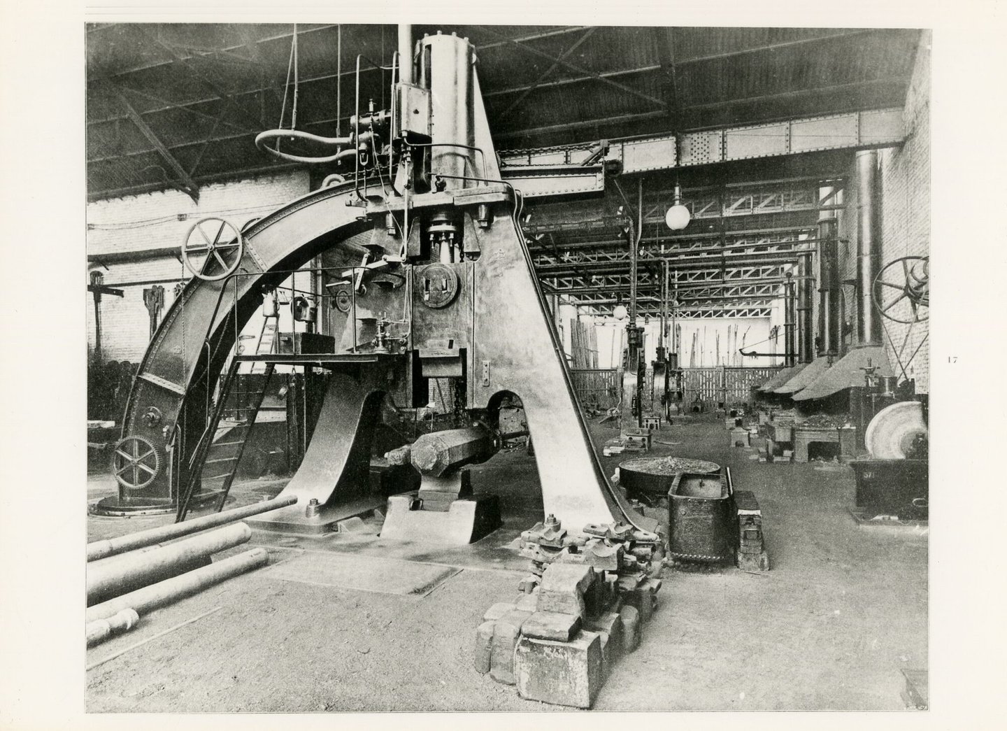 Valhamer in de smederij van machinebouwer Carels in Gent