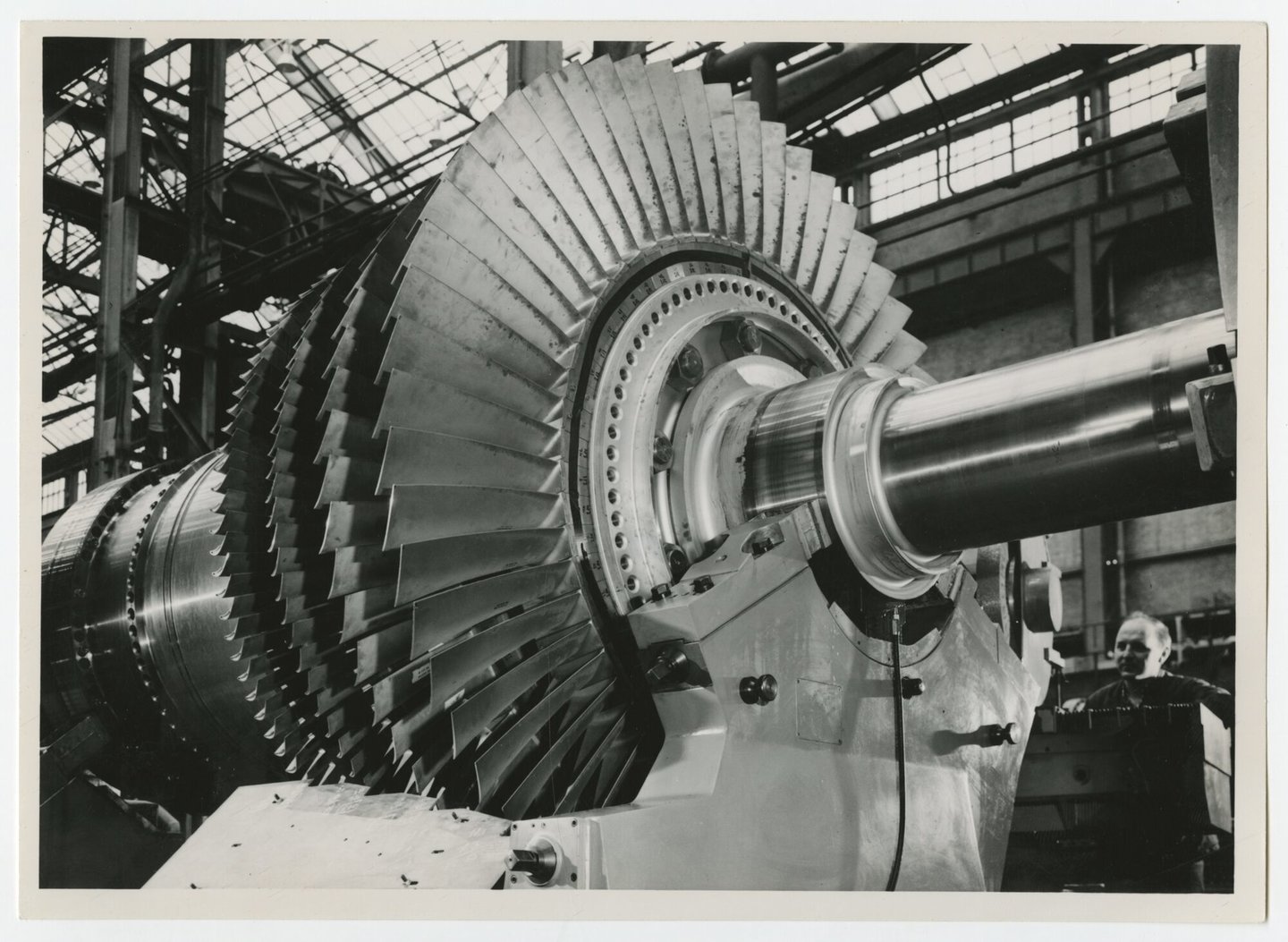 Assemblage van gasturbine in een montagehal van machinebouwer ACEC-Westinghouse in Gent