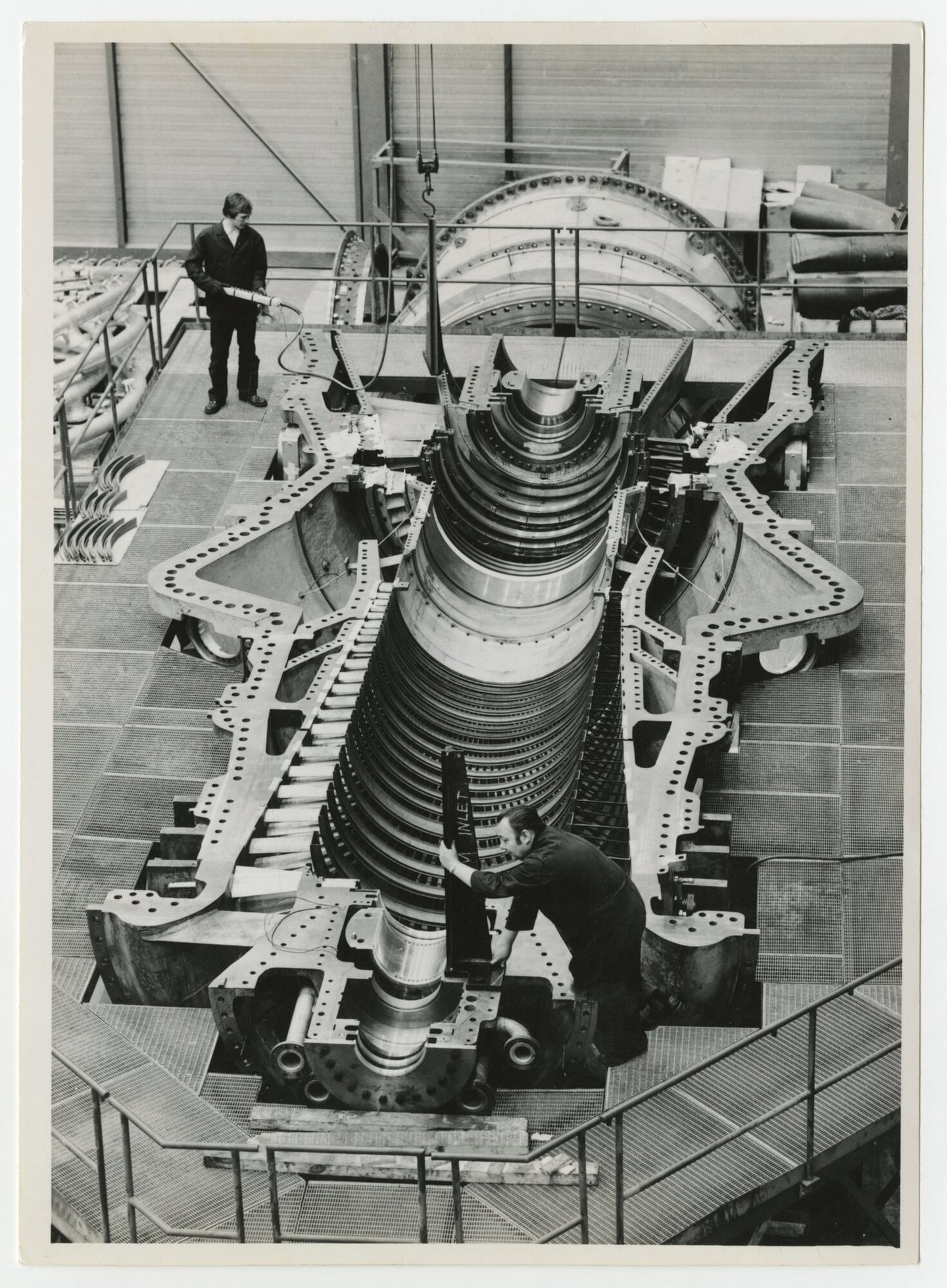 Assemblage van gasturbine in een montagehal van machinebouwer ACEC-Westinghouse in Gent