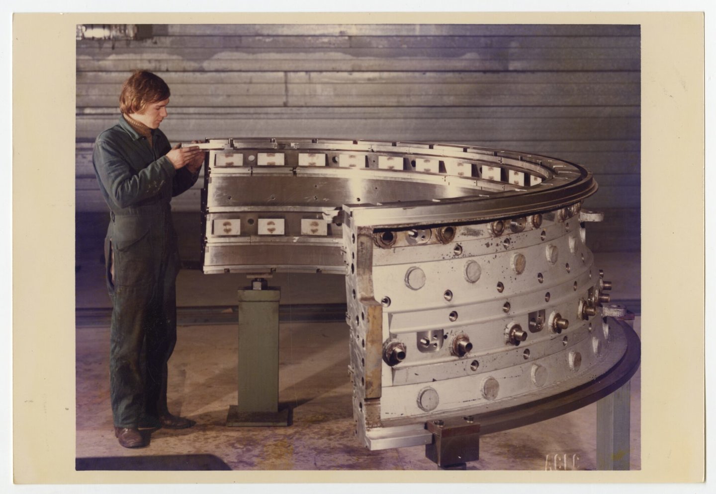 Assemblage van gasturbine in een montagehal van machinebouwer ACEC-Westinghouse in Gent