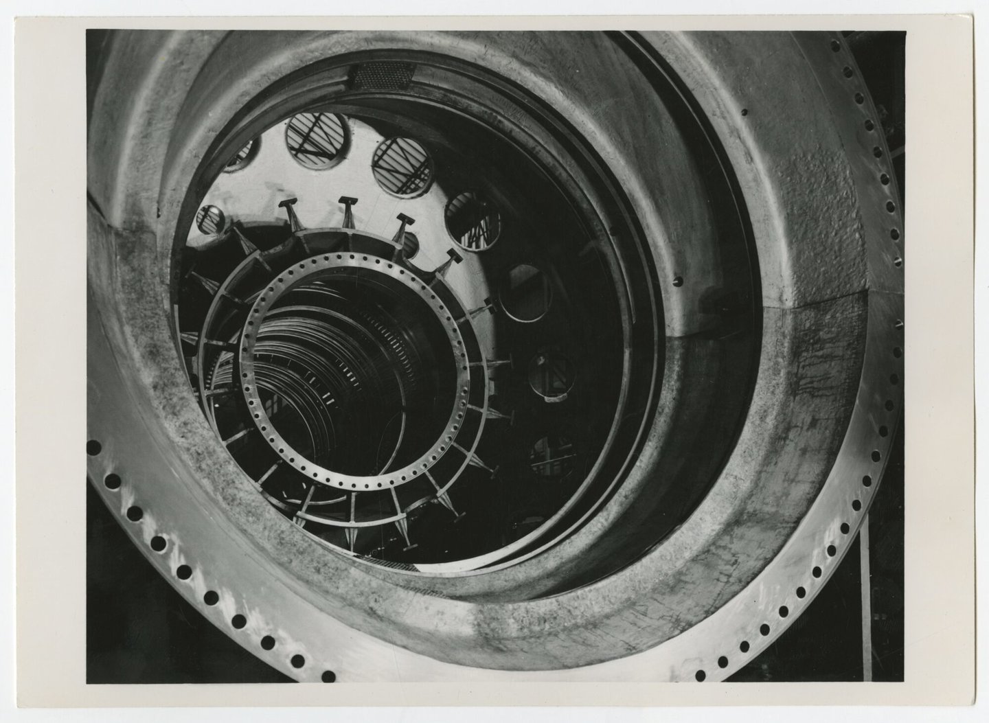 Assemblage van gasturbine in een montagehal van machinebouwer ACEC-Westinghouse in Gent