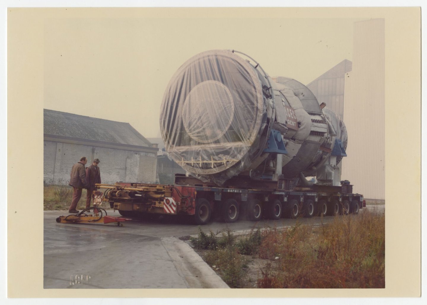 Transport van gasturbine geproduceerd door machinebouwer ACEC-Westinghouse in Gent