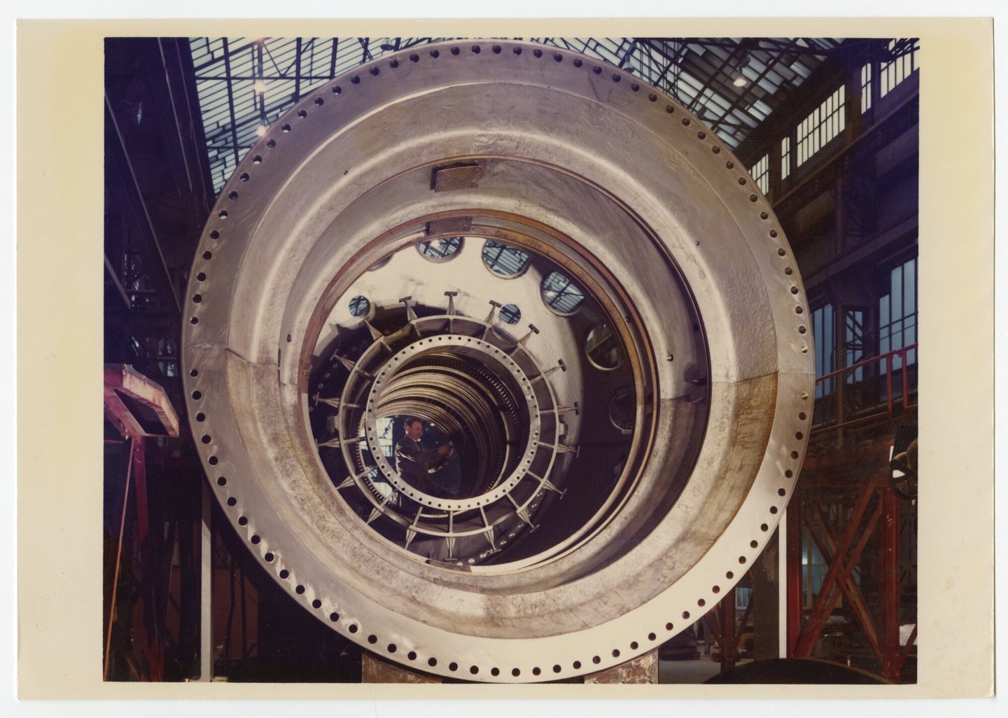 Assemblage van gasturbine in een montagehal van machinebouwer ACEC-Westinghouse in Gent